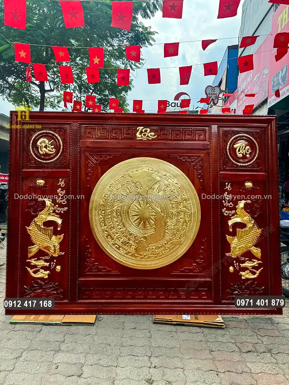 Khung tranh bằng gỗ hương chắc chắn